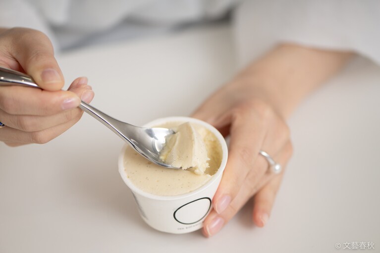 甘みは和三盆だけ。コクを感じるが軽やかな甘さ。