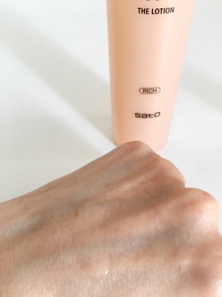 化粧水の推奨使用量は、1回につき2プッシュ。結構多いです！