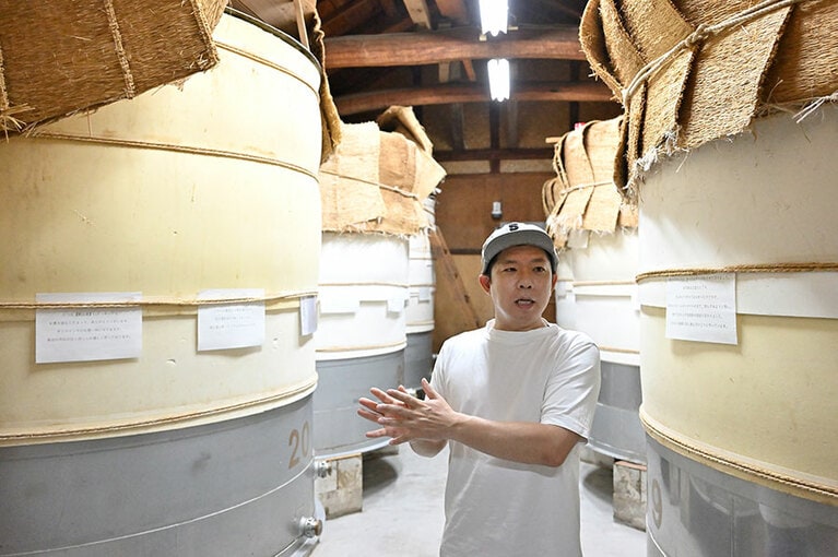 昔ながらの「静置発酵」と呼ばれる製法で、タンクで約100日間発酵させる。