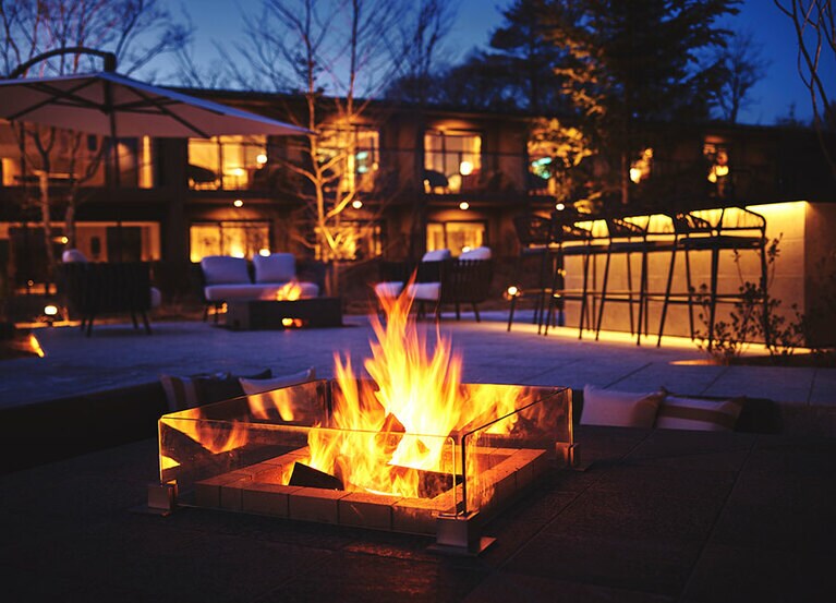 暖炉も完備したテラス。