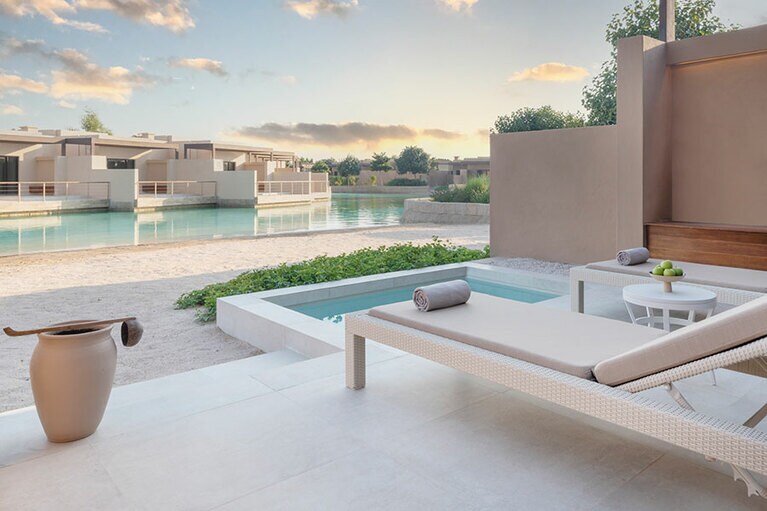 「セレニティ」は大人専用のエリア。リゾート気分も上々です。