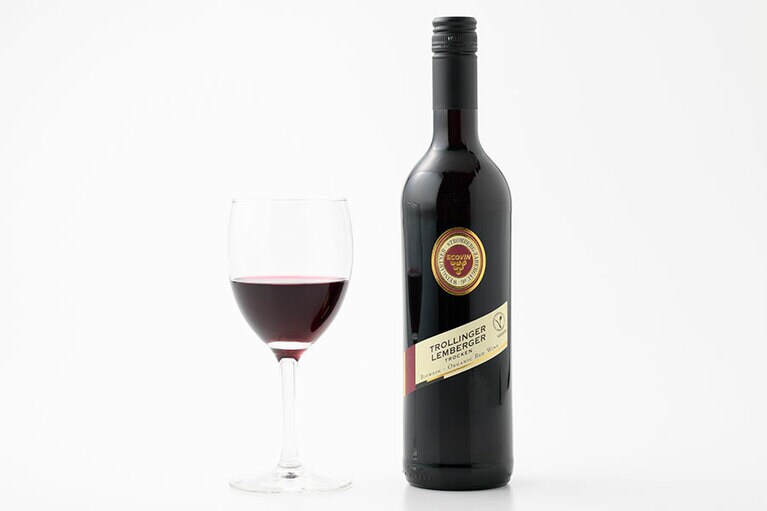 シュトローム ベルク「ザバーゴイ オーガニック」赤 816円(750ml)。