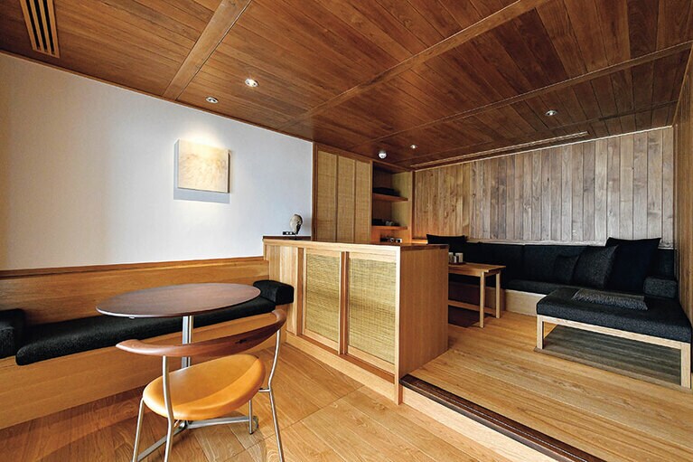 ザ ガンツウスイートのソファルーム。