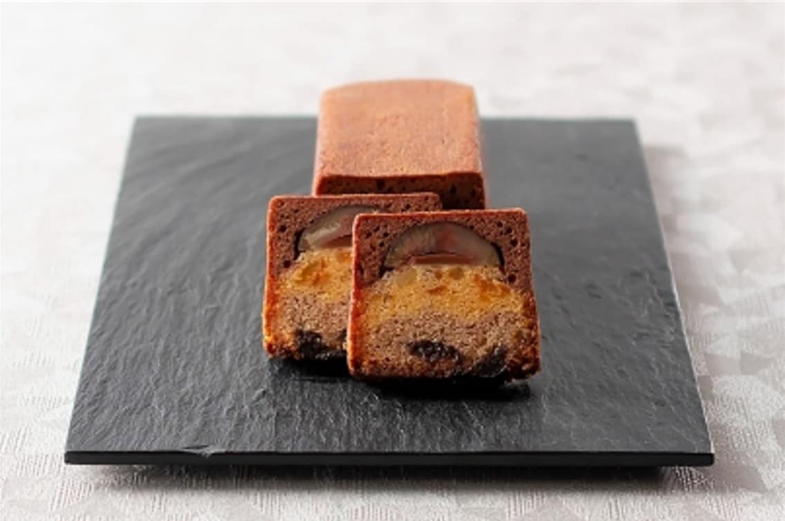 「ザ・ショップ」では、ホテルのパティシエが手がける「ケーク・テリーヌ」（￥2,500）を数量限定で販売。
