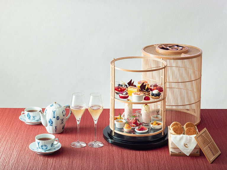 「ザ・キャピトル アフタヌーンティー」料金：紅茶セット 8,855円、グラスシャンパンセット 12,650円、グラスシャンパンフリーフローセット（90分）16,445円（すべて税・サ込）、提供時間：14:00～18:00（L.O.）　※ホームページから要予約。好評につき3月までの予約は満席。