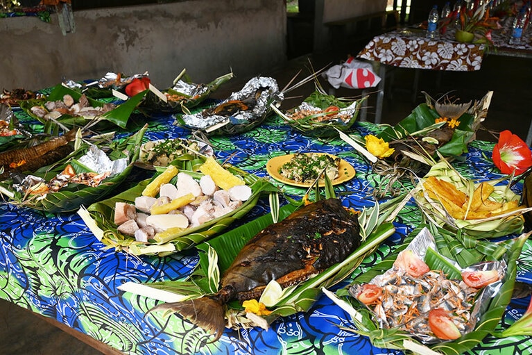 テーブルいっぱいのごちそう。