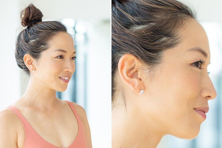 ヨガのときも、きらりと光る耳元が素敵。
