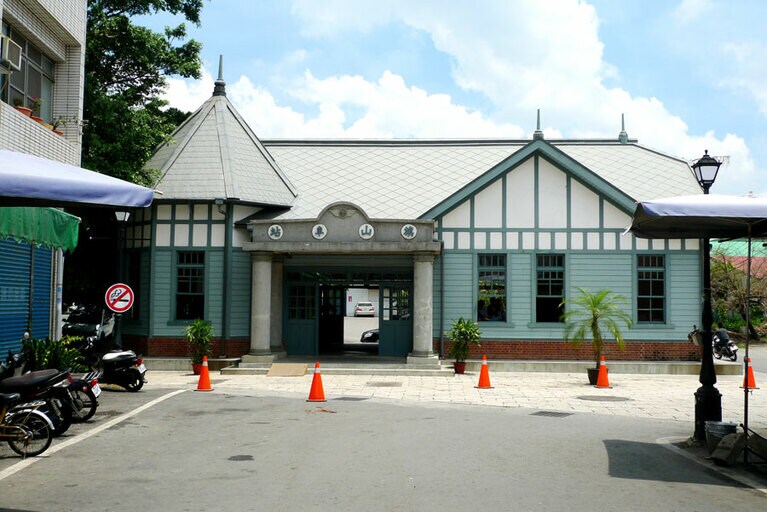 可愛らしい糖業鉄道の駅舎。