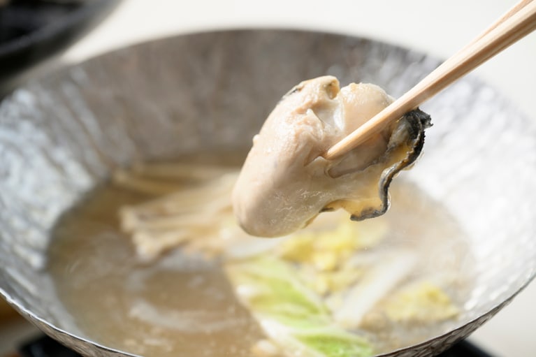 赤穂と言えばミネラルたっぷりの牡蠣。季節ごとの瀬戸内の恵みを使用した料理は「銀波荘」の魅力のひとつ。