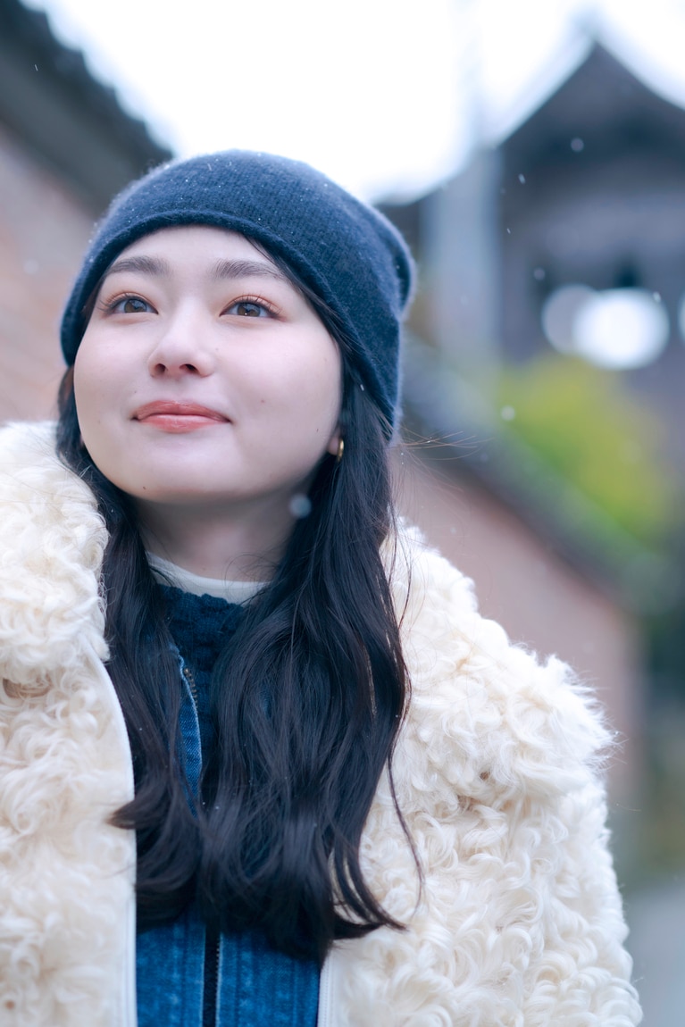 俳優・山田杏奈さんといく、世界遺産の島・佐渡島。雪景色の北沢浮遊選鉱場は神秘的な風景【通いたくなる島、佐渡】