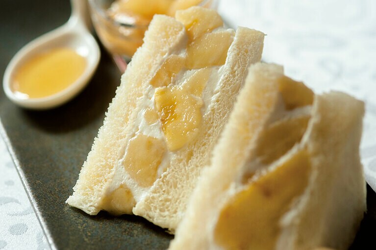 ［資生堂パーラー 銀座本店］岡山県産“もんげーバナナ”のサンドウィッチ 1,750円。