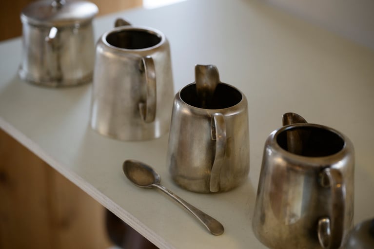 アンティークのカトラリーは、見ているだけでも楽しい。