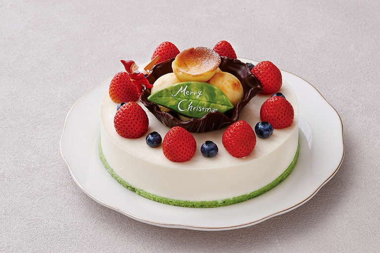 ホテルニューグランド「クリスマスフロマージュ」（限定30台 6号 直径18cm／8,100円）。