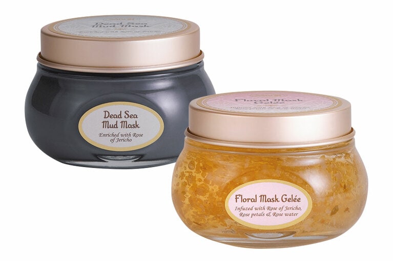 左から：毛穴汚れが気になるときに死海の泥がキメを整え美しい肌に。ミネラル豊富な死海の泥マスク。DEAD SEA MASK 125ml 5,700円、バラの花入りの保湿マスク。FLORAL GEL É E MASK 125ml 5,700円／SABON