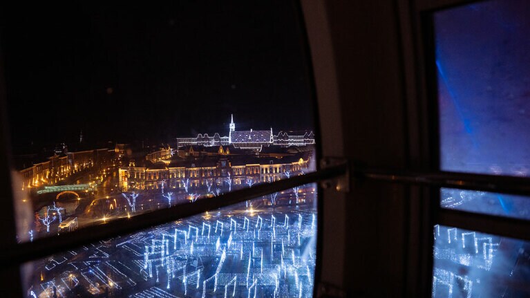 観覧車から眺めるイルミネーションもまた格別。