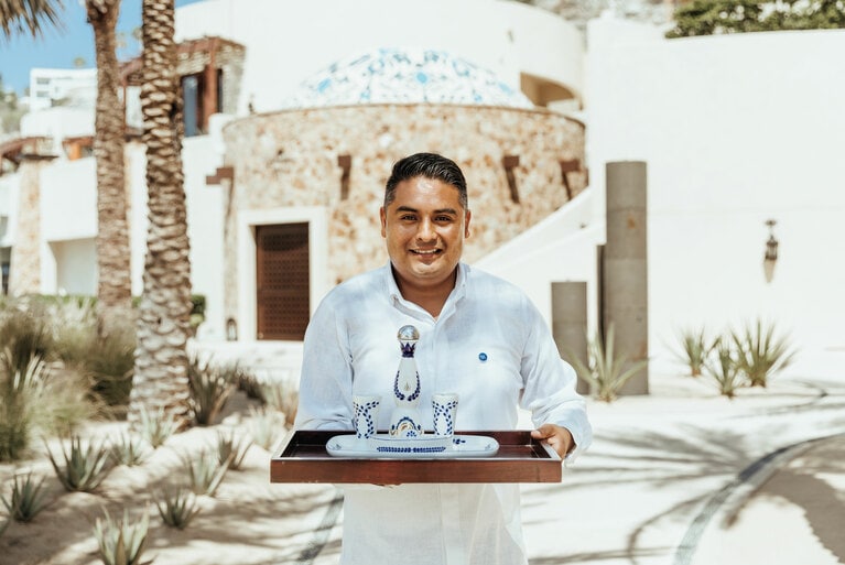 最高級のテキーラ「クラセアスール」のオリジナルボトルや新鮮なワカモレ、ビールでおもてなし。