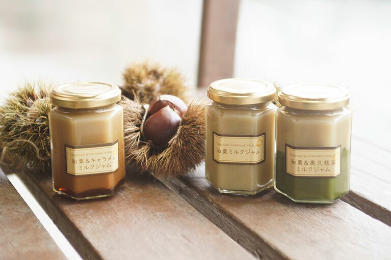 左から、和栗＆キャラメルミルクジャム」1,350円、「和栗ミルクジャム」1,296円、「和栗＆奥久慈茶ミルクジャム」1,350円。栗の風味とミルクの甘さが混じり合い、モンブランのクリームのようなテクスチャー。
