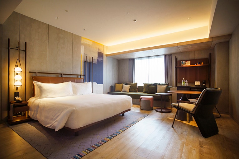 広さ40平方メートルの「グランドルーム キングベッド ダブルベイシン」。