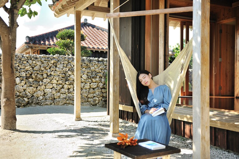 朝からしっかり身体を動かし、栄養を摂取し、夜の眠りの質を高めるために昼寝も推奨するのがこのプログラムの特徴。