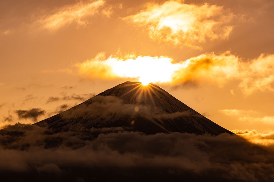 竜ヶ岳から見るダイヤモンド富士。