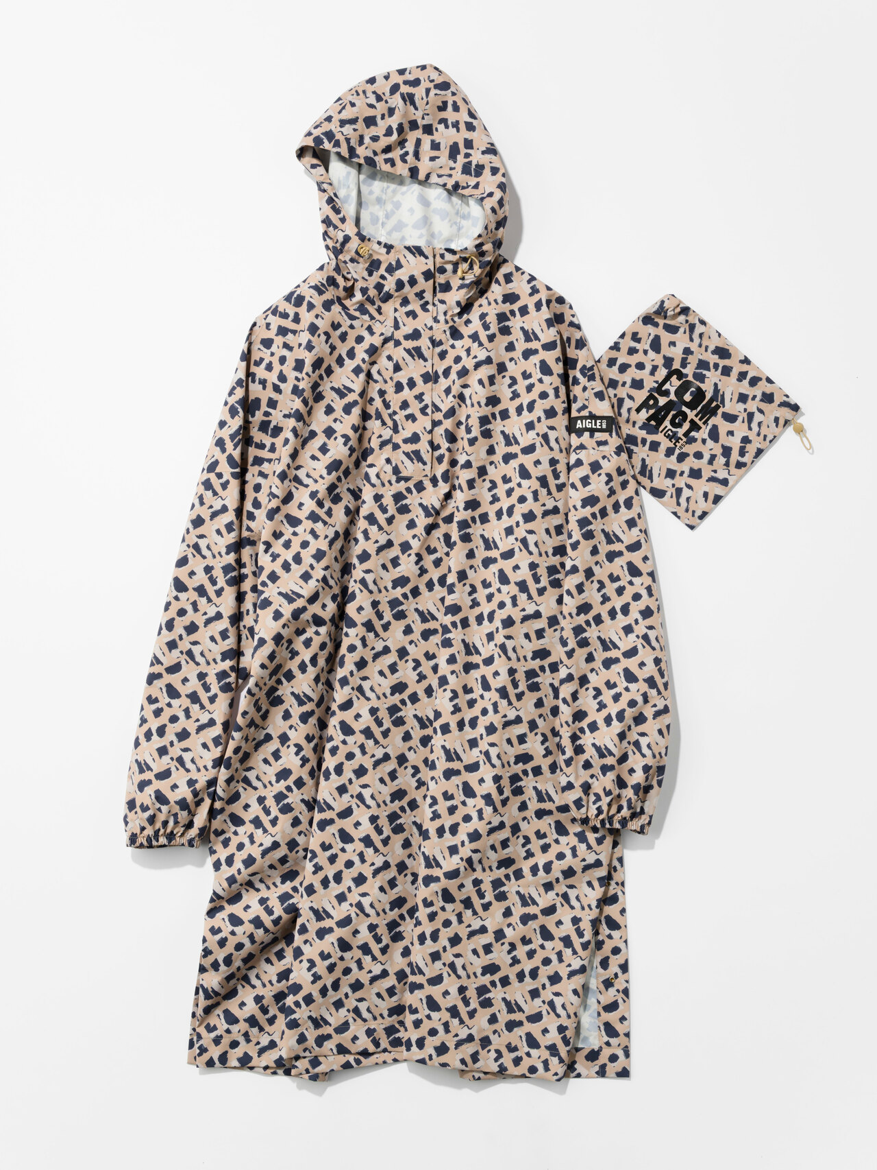 エーグル“プリントポンチョ”／25,300円。