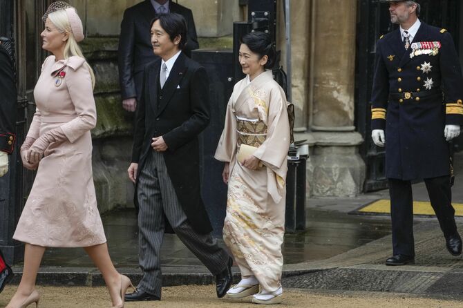 紀子さまは着物姿で戴冠式に参列された ©AP/アフロ