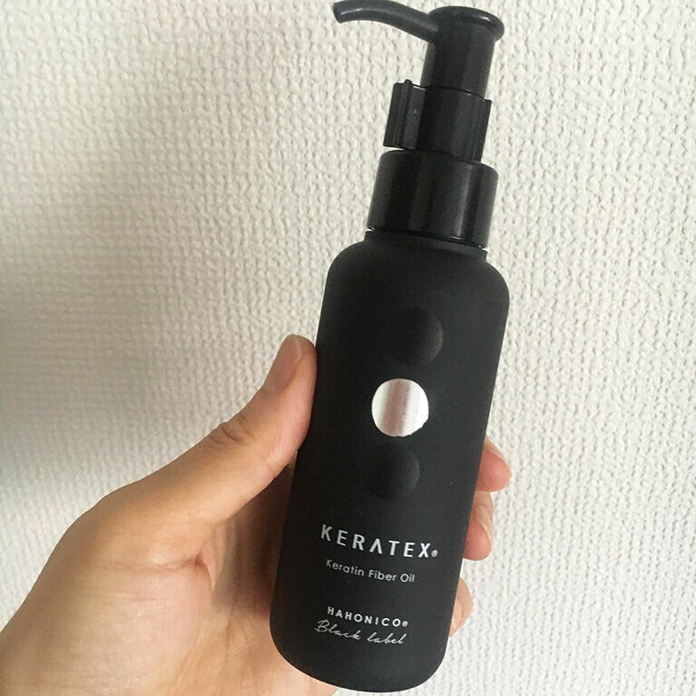 ヘアオイル。写真：ハホニコケラテックス。