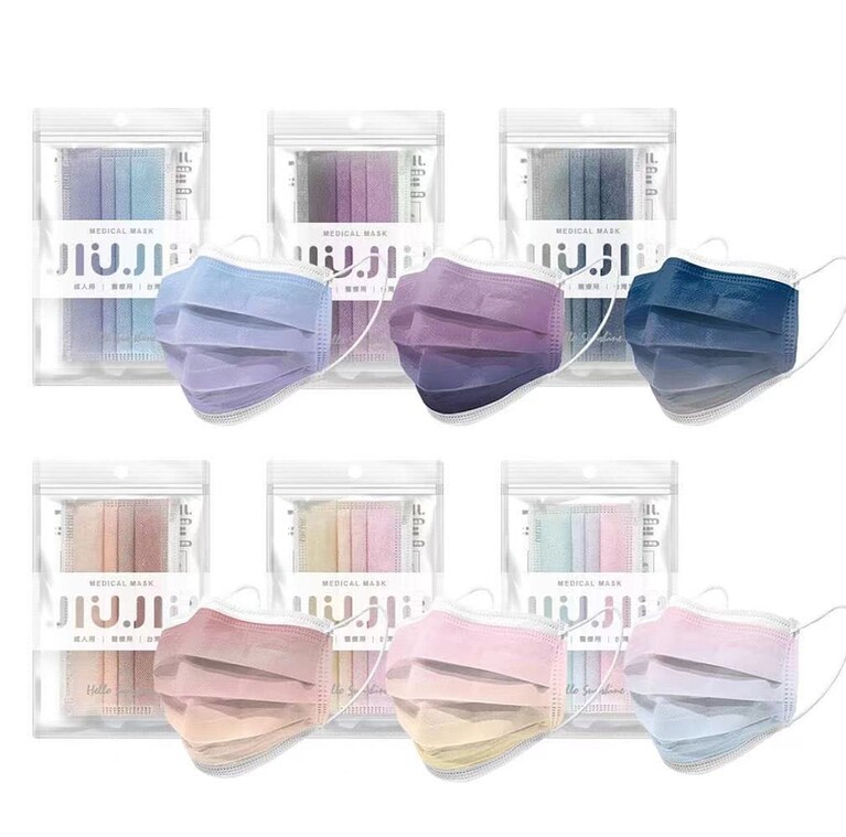 公式Twitterで人気投票を実施するなど、日本ではユーザーとコミュニケーションを取りながら販売商品を決定。入荷第一弾は、淡色のグラデーションが人気を博し、全デザインが即日完売。