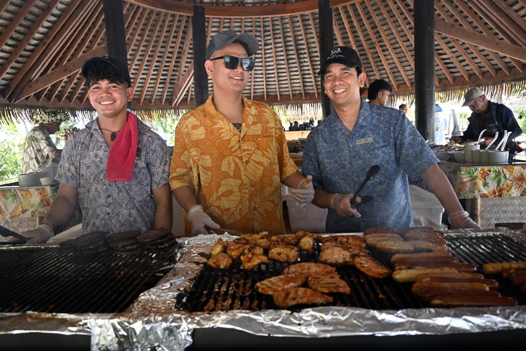 無人島でバーベキューパーティー！