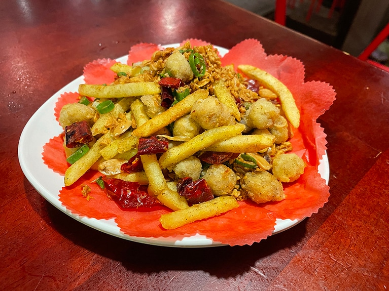 鹽酥龍珠220元。4人ぐらいでシェアするのがちょうどいいボリューム感。