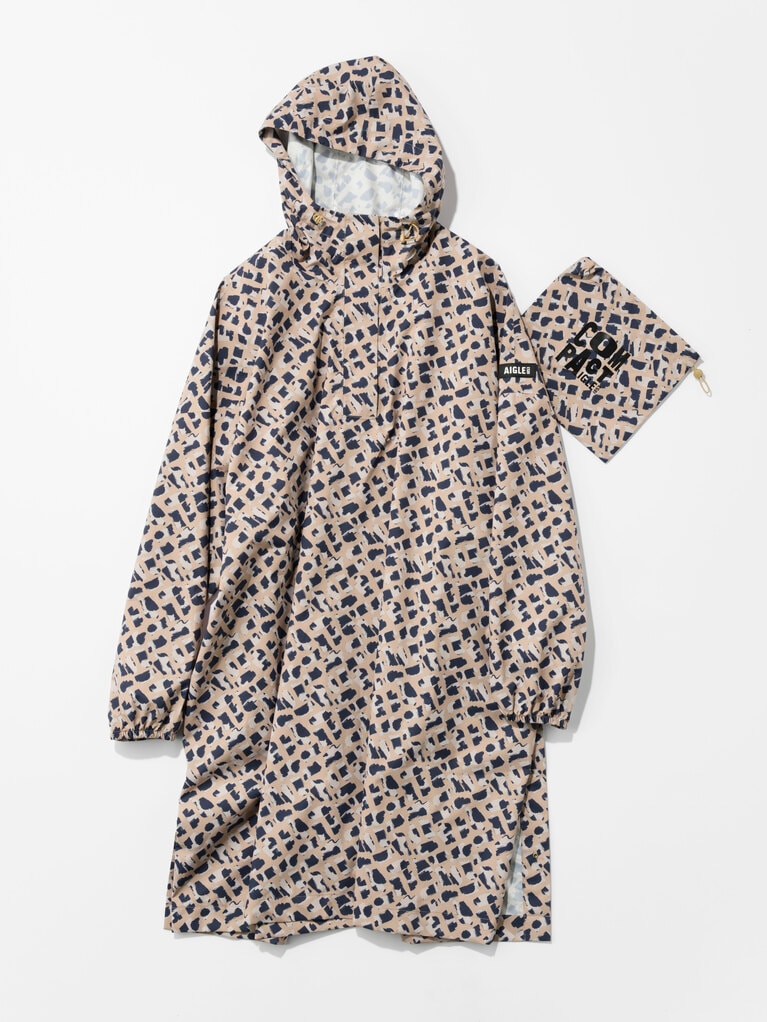 エーグル“プリントポンチョ”／25,300円。