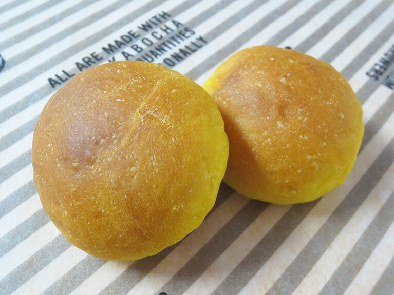 「栗マロンかぼちゃのパン」1個80円。