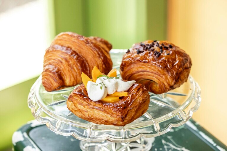 「ザ・ローカル・ジェネラルストア」の人気デニッシュとクロワッサン。クロワッサンはひとつ5.5ドル。撮影／Akira Kumagai