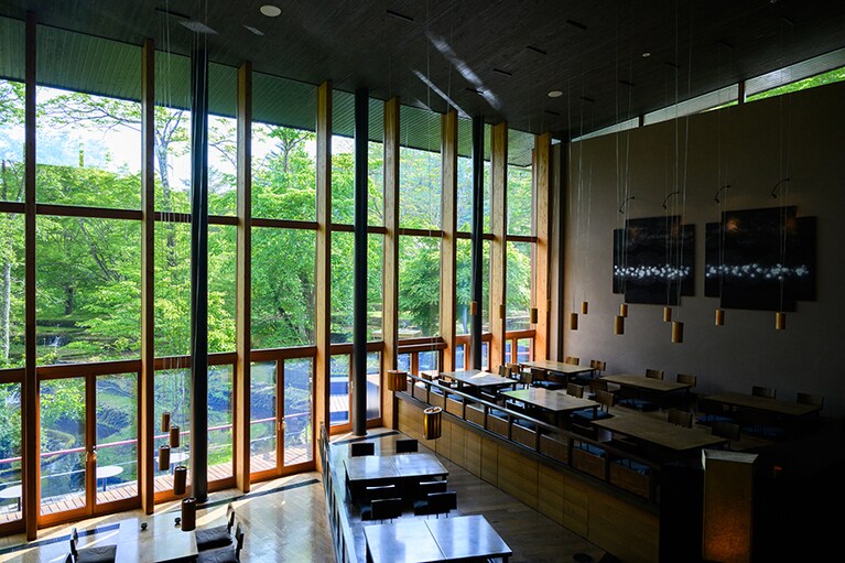 星のや軽井沢のメインダイニング「日本料理 嘉助」。