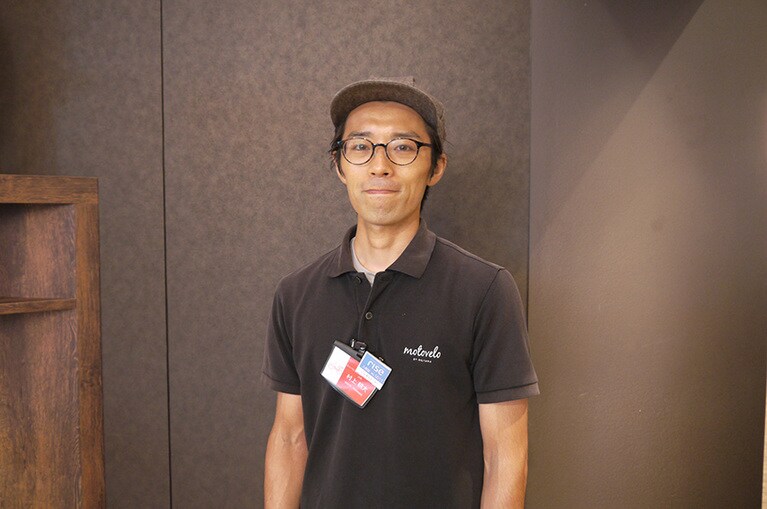 「モトベロ」二子玉川店の店長の村上耕大さん。