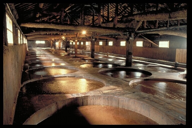 自由に見学ができる醤油工場も。盛田㈱小豆島工場提供