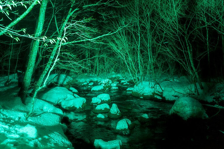 3つの渓流が合流し、白い泡を立てて流れる「三乱の流れ」。