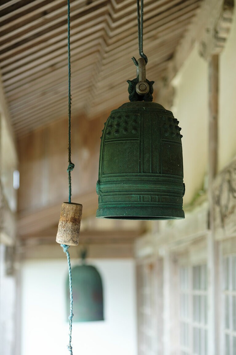 観音崎の集落の人が毎日交代で朝晩鐘を鳴らしてお参りをするという。