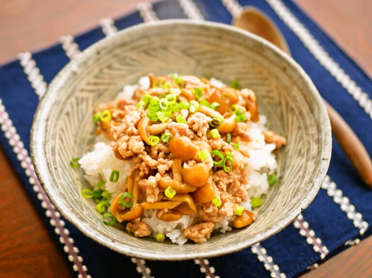 鶏なめこ炒めライス。