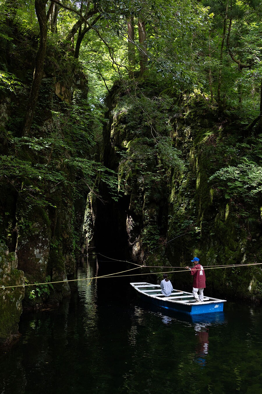 この「猿飛渡船」に乗らないと二段滝を見ることはできません。