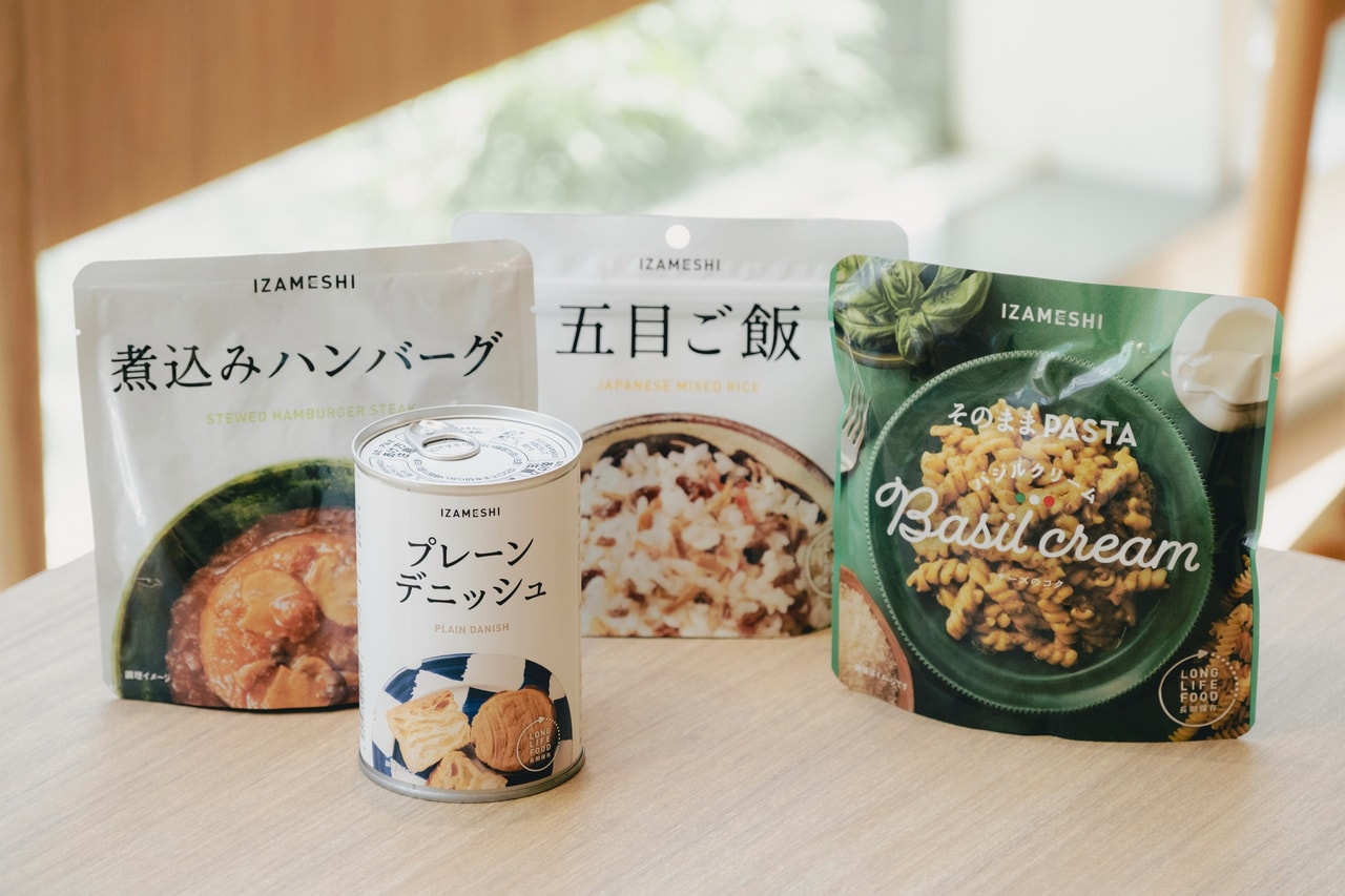 イザメシの煮込みハンバーグやバジルクリームパスタなど、長期保存食の域を超える美味しさ。