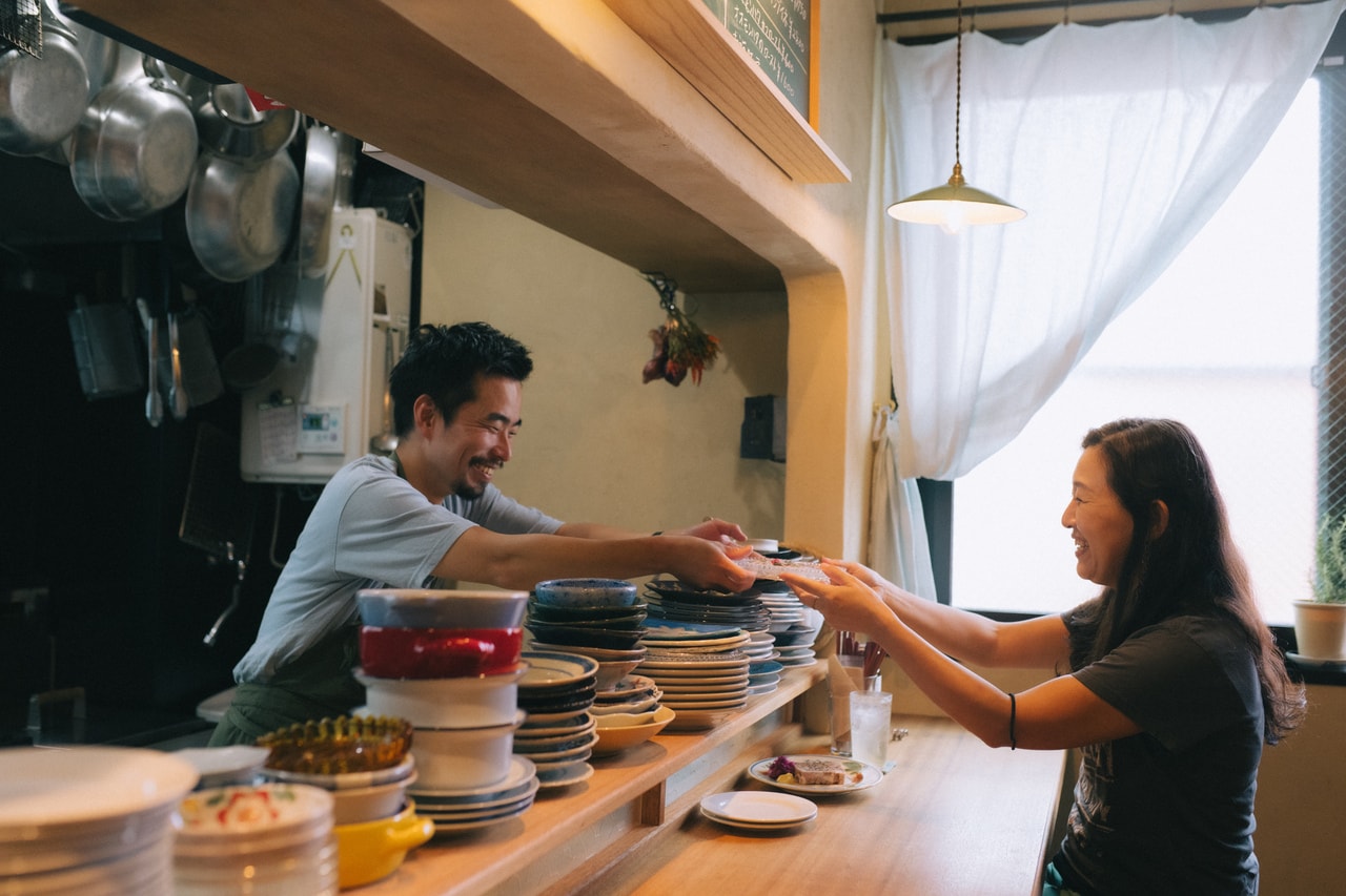 店主の晃司さんは、いつもこんな感じで満面の笑みをたやさない人。