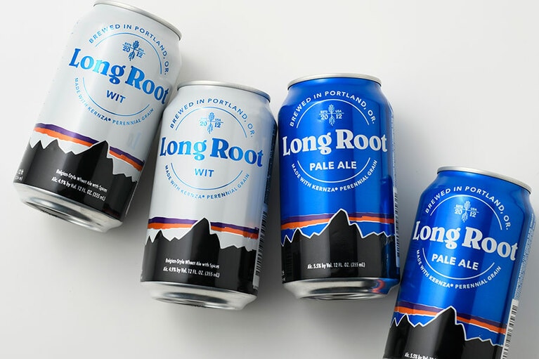 ロングルート各550円(355ml)。白：ウイート、青：ペールエール。