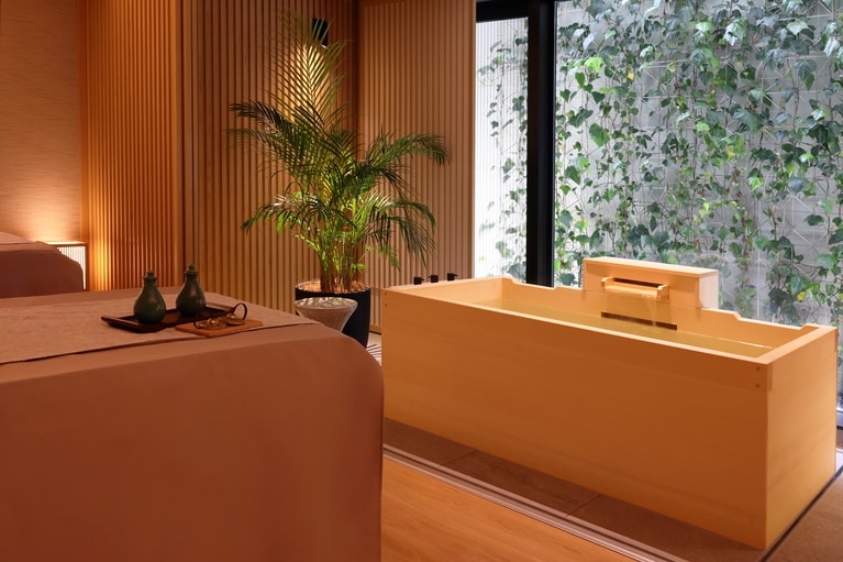 「バンヤンツリー・スパ」の天然温泉を完備したトリートメントルーム。