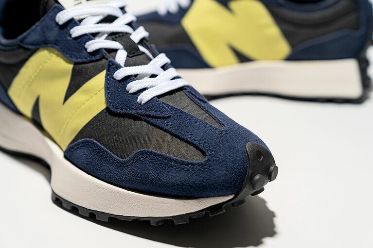 327 WOMEN’S NAVY 9,900円。