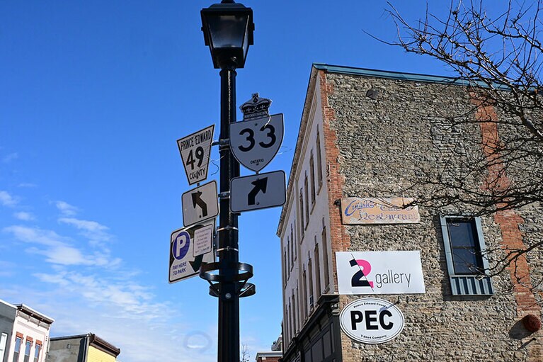 中心地ピクトン。街のいたるところでPECの文字が。