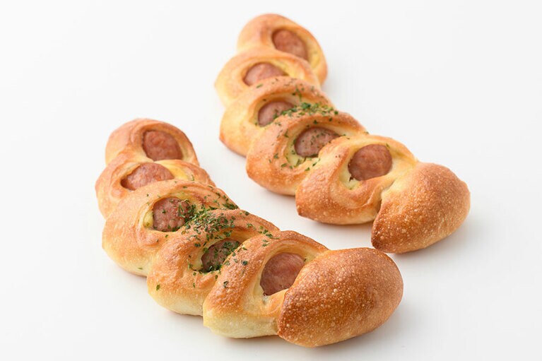 ハーブ香るチーズウインナー 各270円。