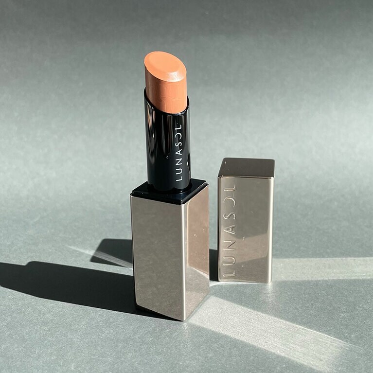 ルナソル プランプメロウリップス 11 Ecru(新色) 4,400円(2023年3月17日［金］発売)／カネボウ化粧品