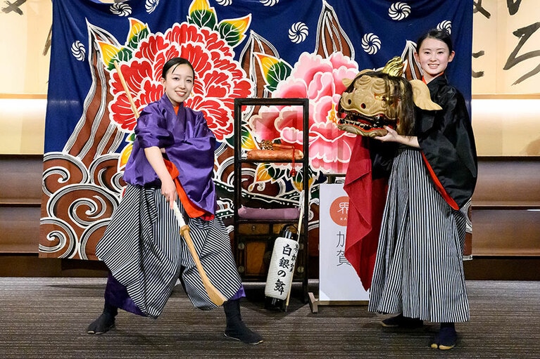 獅子に厄をつけて払い、その浄化された獅子に噛み(神)つかれることで福を呼ぶ。