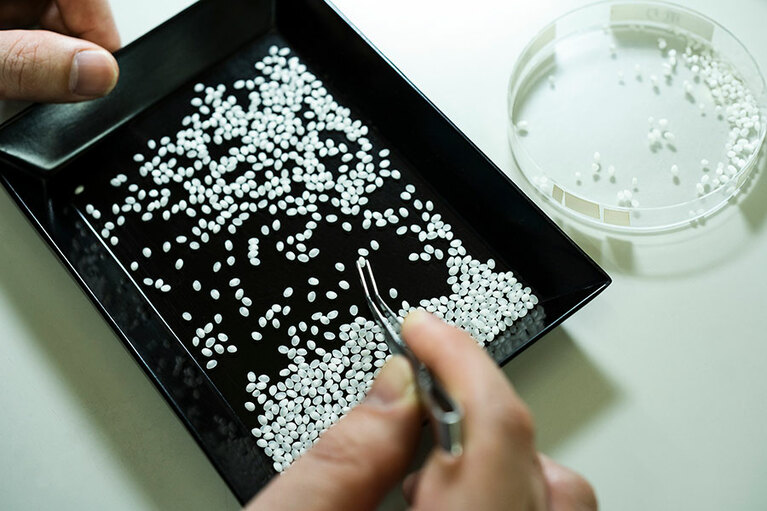 精米歩合50％以下にすることが難しい酒米「五百万石」を、通常の約2倍の時間をかける精米プログラムを使って精米歩合40％に。雑味のないきれいな酒に。